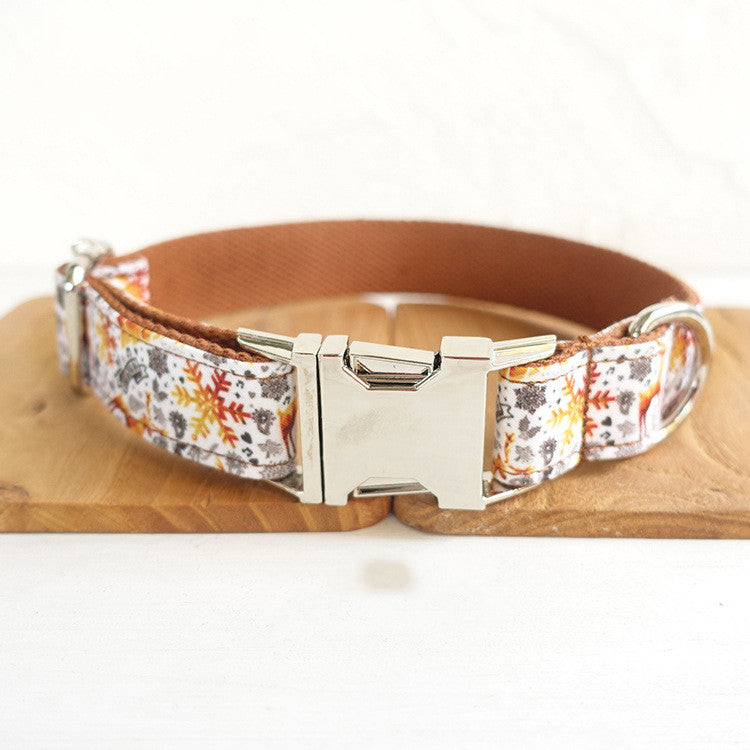 Collar Navideño Dorado Hecho a Mano para Perro de MUTTCO