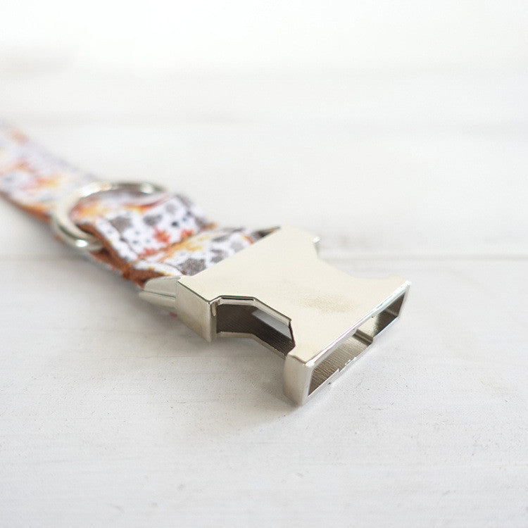 Collar Navideño Dorado Hecho a Mano para Perro de MUTTCO